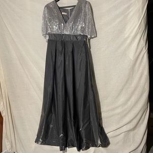 TS Couture Ladies Silver Gray Prom, Ball, Formal Maxi Gown. Bling, Glittery NWT